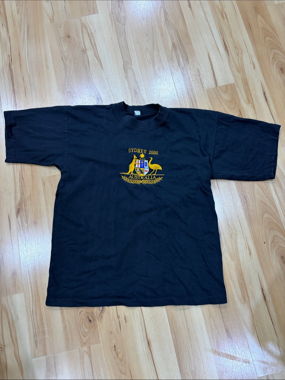 Vintage single stitch Black Sydney 2000 Australia Crest T-Shirt